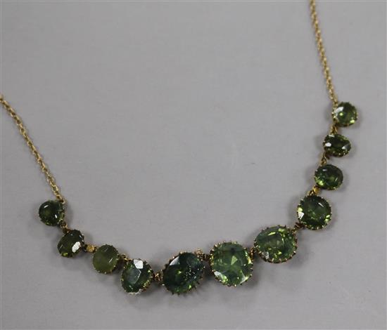 An Edwardian 9ct gold and green garnet? necklace, 44cm.